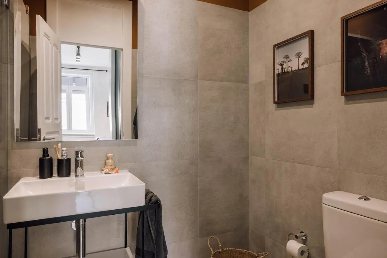 Kwenge - 1 Bedroom And Terrace In Avenidas Novas 리스본 포르투갈